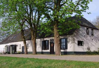 Bed & Breakfast Langlaar allows 18 year olds to book a room