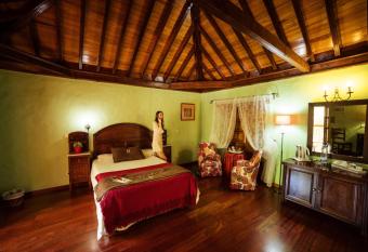 Hotel Rural Casa de Los Camellos allows 18 year olds to book a room