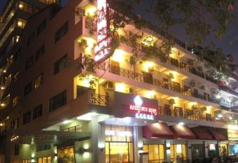 Lux Riverside Hotel & Apartment has Balcony rooms