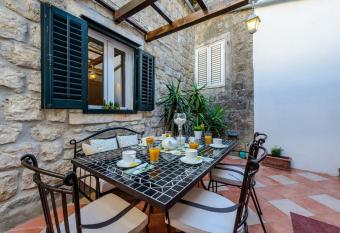 Avalon House allows 18 year olds to book a room