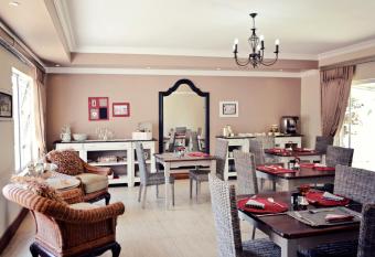 Bokmakierie Gastehuis Emalahleni Pty Ltd has Balcony rooms