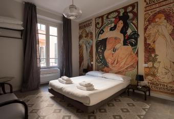 Italianway-Melzo 12 allows 18 year olds to book a room