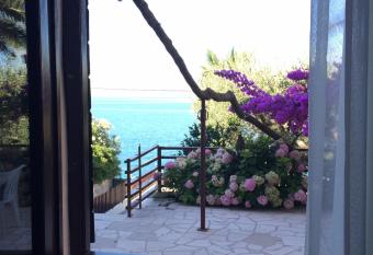 Apartment Hortenzija has Balcony rooms