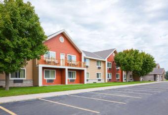 AmericInn by Wyndham Sartell has rooms with a private hot tub