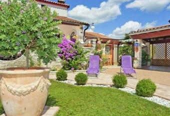 Apartments Sara has Balcony rooms