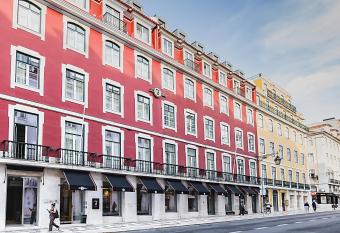 The 7 Hotel, Suites, Studios & Apartments allows 18 year olds to book a room