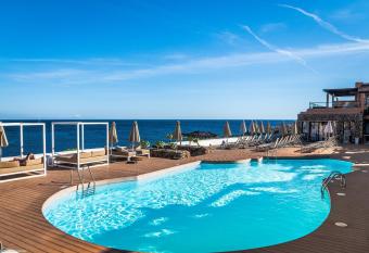 Menorca Binibeca by Pierre & Vacances Premium Adults Only allows 18 year olds to book a room