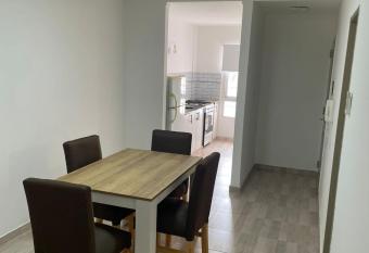 Alquilo temporal depto LaPlata has Balcony rooms