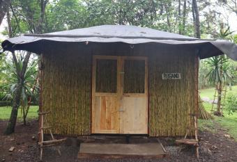 Red Rocks Rwanda - Campsite & Guesthouse has rooms with a private hot tub