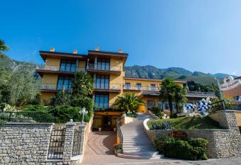 Hotel Cristallo allows 18 year olds to book a room