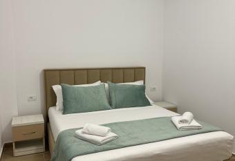 Lexhulo Room s has rooms with a private hot tub