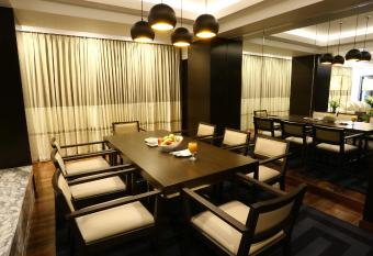 Avari Tower Karachi has rooms with a private hot tub