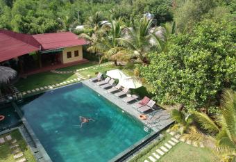 Ninila Fruit Farm Bungalow has Balcony rooms