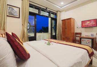 Dam Tien Hotel has Balcony rooms