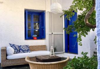 Rhodes Summer House has Balcony rooms