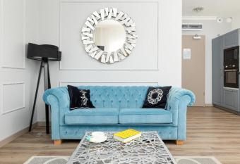 Apartament Glamour - 5 M  rz has rooms with a private hot tub