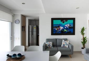 Porto vent   has rooms with a private hot tub