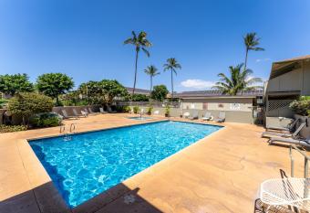 Cute Studio across the Beach, pool, hot tub, wifi LSV04 has rooms with a private hot tub