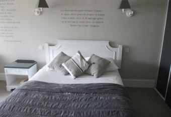 H  tel Restaurant les Voyageurs has Balcony rooms