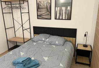 Charmante chambre ind  pendante, terrasse et entr  e privative has Balcony rooms