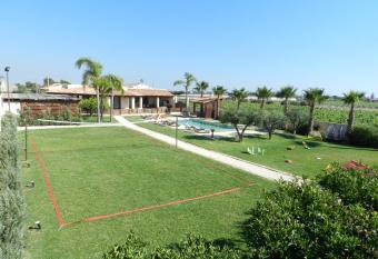 Baglio Olivastro has Balcony rooms