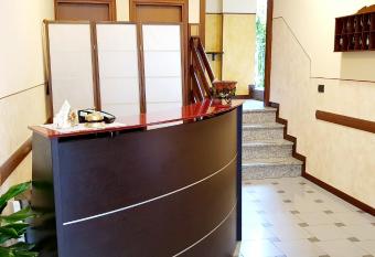 Albergo Leon d Oro has Balcony rooms