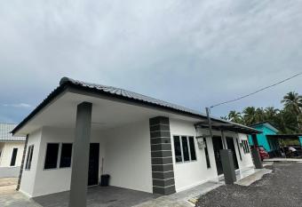 Homestay Bajet Cikgu Amin has Balcony rooms