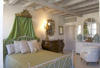 Le Stanze del Cardinale has Balcony rooms
