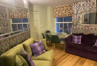 Quiet lower floor 2 bed city apartment with private patio garden has Balcony rooms