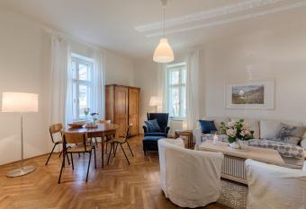 Landhaus Blauer Spatz Reichenau an der Rax has Balcony rooms