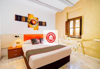 Casa Del Cigroner allows 18 year olds to book a room