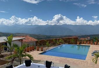 Refugio elegante en Barichara has rooms with a private hot tub