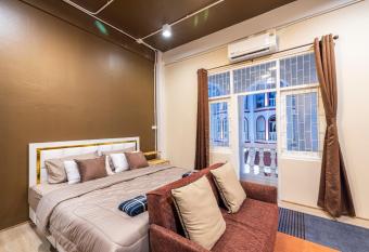 Queen On Street Guest House has Balcony rooms