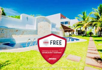 Dolce Vita Caribe Villas has rooms with a private hot tub