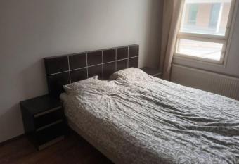 Own Sauna, in front of Shopping mall, 15min to Center has Balcony rooms