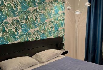 Rhospitality - B&B Villa Milano allows 18 year olds to book a room