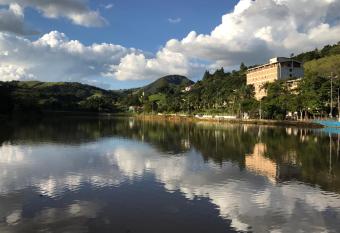 Cavalinho Branco Apartamento allows 18 year olds to book a room