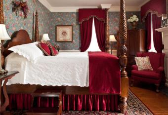 Arrowhead Inn has Balcony rooms