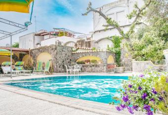 Hotel Annabelle has Balcony rooms