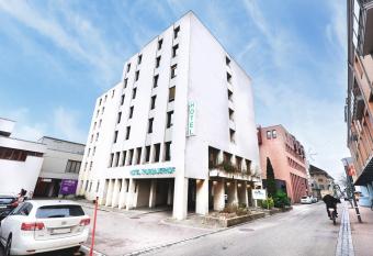 Hotel Thurgauerhof Self-Check-in allows 18 year olds to book a room