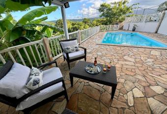 KAZ    STAM has Balcony rooms