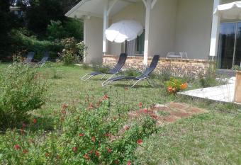 Chambres  allows 18 year olds to book a room