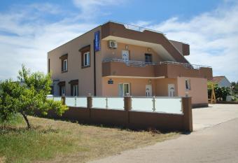 Ana & Marija has Balcony rooms