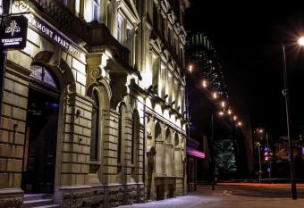 The Vermont ApartHotel allows 18 year olds to book a room