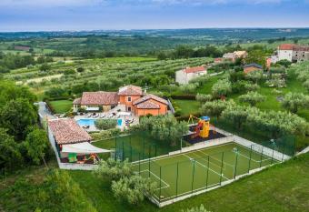 Villa GioAn 3000m2, Private Playground and Sea View has Balcony rooms