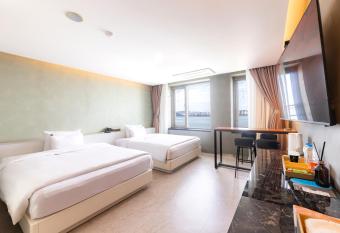 BENIKEA THE BLISS Hotel has rooms with a private hot tub