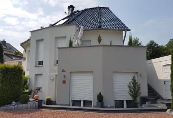 Pension Apartment Burscheid has Balcony rooms