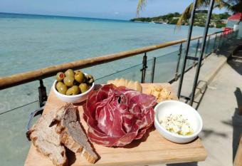 Hydrogen Beach Bar and Resort has Balcony rooms