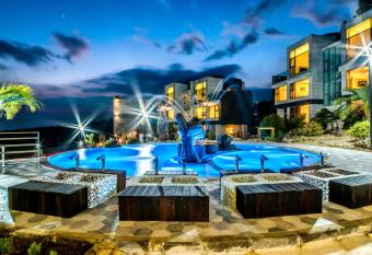 Donnaekohill Resort has Balcony rooms