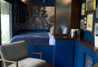 The Carriage - Outdoor Private Bath has Balcony rooms